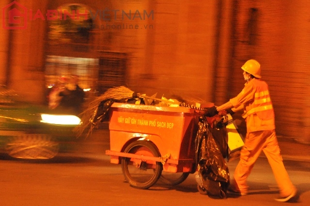 Mỗi người có ý thức một chút thì những người công nhân này sẽ đỡ vất vả