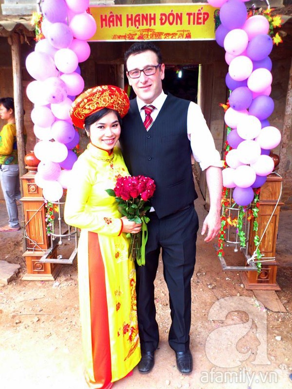Chuyện tình cặp đôi Việt - Úc và lời cầu hôn qua Google dịch