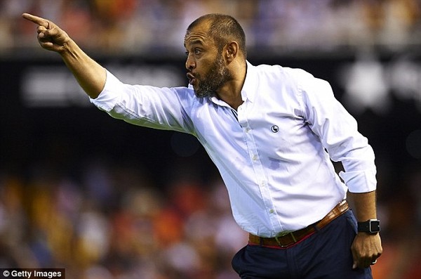 Nuno Santo, bản hợp đồng đầu tiên của Mendes.