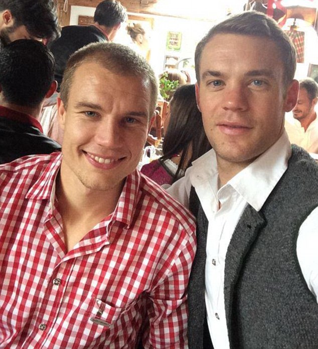 Holger Badstuber and Manuel Neuer pose for a picture during Sunday afternoons festivities