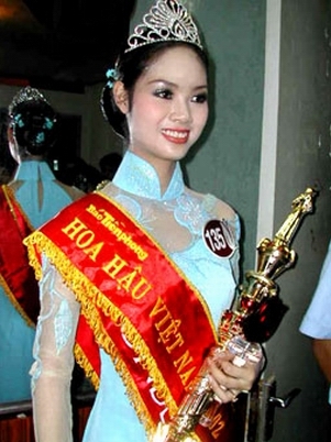 Hoa hậu Mai Phương đăng quang năm 2002. Chiều cao 1m69.