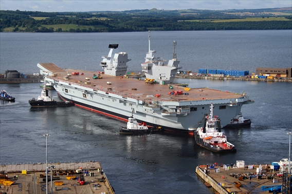 Sau khi được hạ thủy, HMS Queen Elizabeth sẽ tiếp tục được hoàn thiện và dự kiến đến tháng 8/2016 bắt đầu chạy thử nghiệm trên biển và đến tháng 5/2017 sẽ đưa vào biên chế Hải quân Hoàng gia Anh.