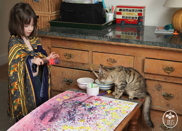 Ấn tượng mạnh tác phẩm hội họa tuyệt vời của cô bé tự kỷ 5 tuổi