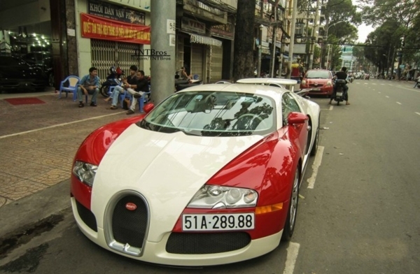 Bugatti Veyron là siêu xe dân dụng nhanh nhất thế giới, với vận tốc tối đa 407 km/h