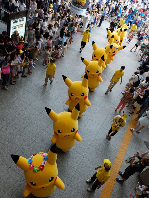Giới trẻ Hàn Quốc háo hức với màn diễu hành Pikachu ở Seoul 8