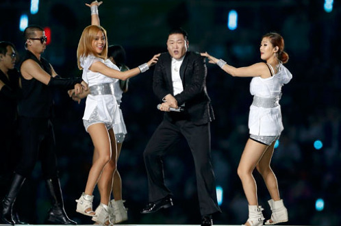 Ca sĩ Psy trình diễn Gangnam Style khép lại lễ khai mạc đầy âm nhạc 
