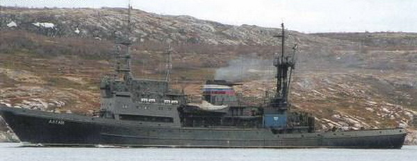 Đi cùng Nguyên soái Shaposhnikov trong chuyến hành trình lần này là tàu cứu hộ Alatau thuộc dự án 1452 (NATO định danh Ingul Class)