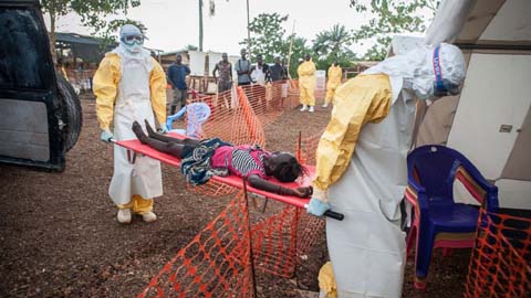 Thêm những hình ảnh chấn động từ tâm đại dịch Ebola 9
