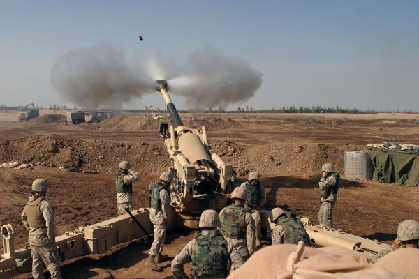  Theo nhiều nguồn, ISIS đã thu được 55 khẩu pháo M198 Howitzers của Mỹ từ quân Iraq - pháo bắn đạn 155 ly và có bán kính sát thương lên tới 50 m