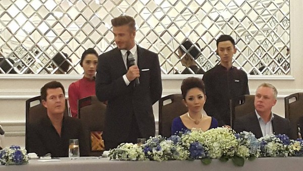 Cận cảnh vẻ quyến rũ chết người của David Beckham khi đi dự tiệc tại Hà Nội 9