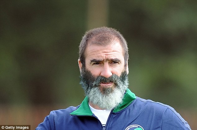 Eric Catona có lẽ nên xem xét để kiểu râu giống với Roy Keane.