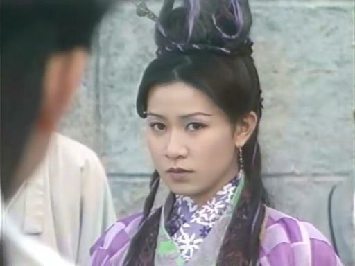Cô cũng đóng vai Chu Chỉ Nhược trong phim Ỷ thiên đồ long ký.