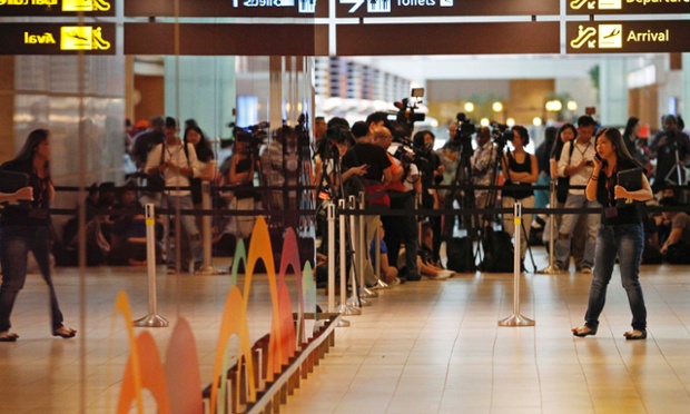 Sân bay Changi, Singapore lúc 18h00 (giờ địa phương)