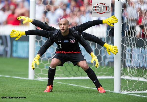 Thủ thành Tim Howard thực ra có 6 cánh tay