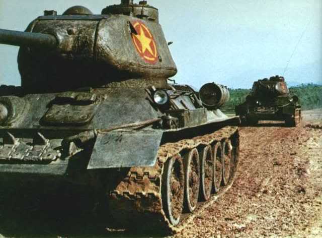 T-34 là dòng xe tăng huyền thoại của Chiến tranh thế giới thứ 2, được chế tạo từ năm 1940 với tổng số hơn 84.000 chiếc. T-34 được kênh Discovery bình chọn là chiếc xe tăng tốt nhất thế kỷ 20.