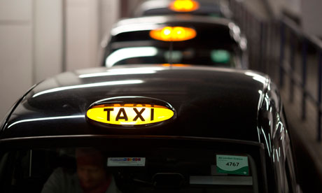 
Dịch vụ taxi sử dụng phầm mềm Uber đang gây nhiều tranh cãi. (Hình minh họa)

