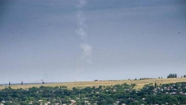 Vết khói được cho là từ tên lửa bắn máy bay MH17.