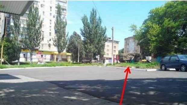 Bức ảnh được chính phủ Ukraine công bố, cáo buộc một hệ thống tên lửa Buk đang được phiến quân đưa trở lại Nga.