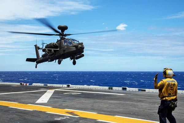 Một tính năng mới của AH-64E là nó được trang bị radar Longbow mạnh hơn, tinh vi hơn cho phép nó thực hiện các hoạt động tấn công trên biển. Bên cạnh đó, một radar quét mạng pha điện tử chủ động AESA cũng đang được xem xét trang bị cho biến thể này.