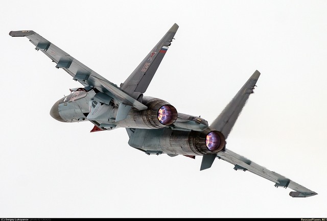 Máy bay chiến đấu Su-35 số hiệu 05 bay trình diễn trước các quan chức Trung Quốc hồi tháng 6 vừa qua