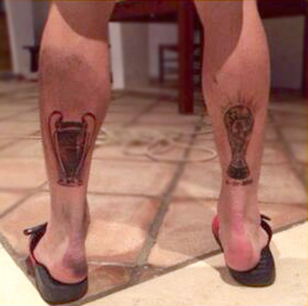 Cầu thủ hạ sát Real Madrid xăm ước mơ vô địch Cúp C1 lên chân