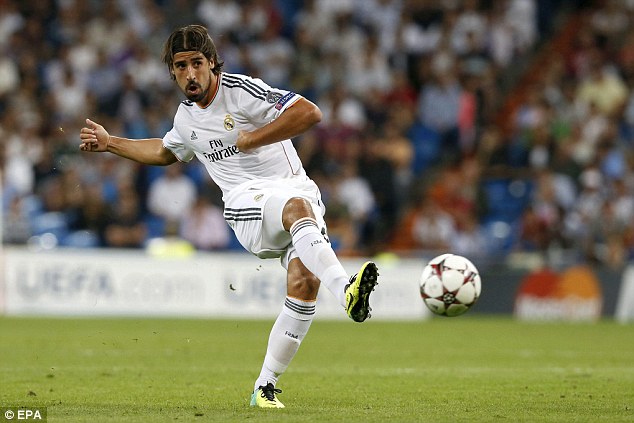 Khedira bất ngờ bày tỏ muốn gắn bó với Real