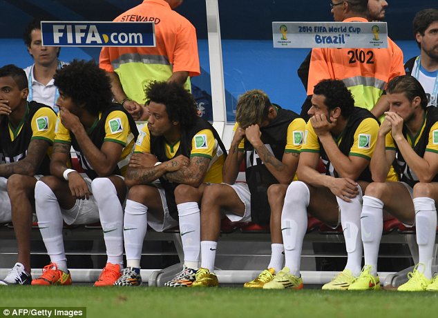 Neymar thất vọng với màn trình diễn của đội nhà