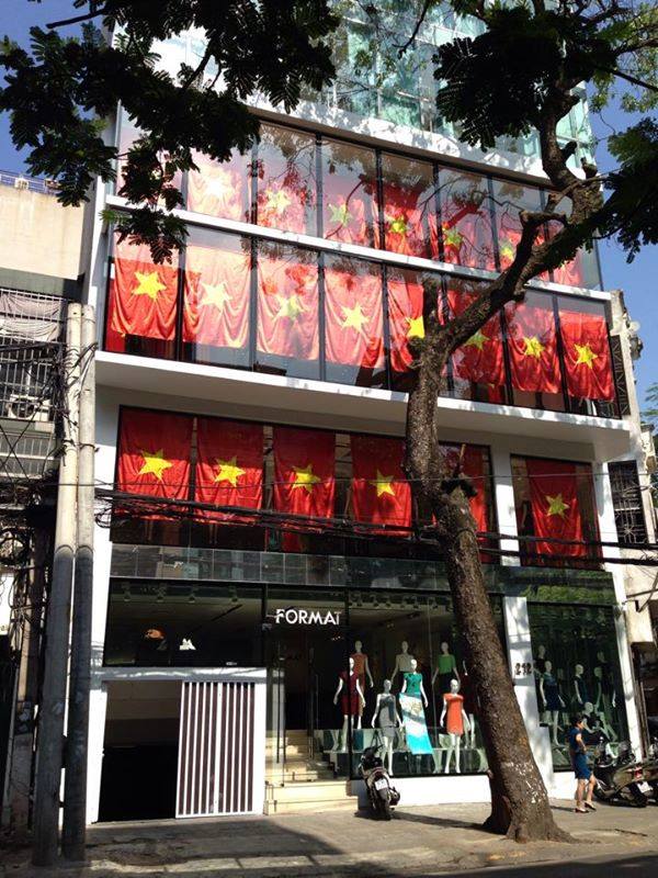 Hình ảnh cửa hàng thời trang trên đường Bà Triệu 