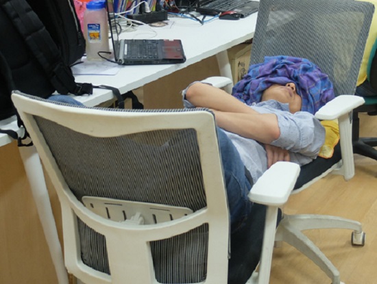 Nên hay không nên ngủ trưa tại văn phòng công ty? (Ảnh minh họa)