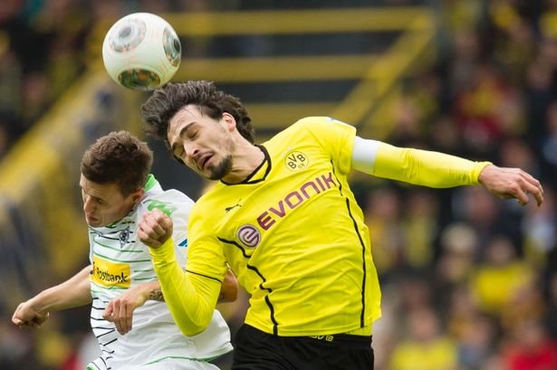 Dortmund bổ nhiệm Mats Hummels làm đội trưởng, đồng nghĩa trung vệ người Đức sẽ ở lại Signal Iduna Park ít nhất thêm 1 năm nữa