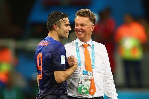 HLV Van Gaal xác nhận sẽ không sử dụng Van Persie đầu mùa giải tới