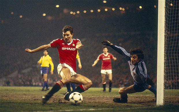 Bryan Robson từng là thủ lĩnh không thể thiếu ở Old Trafford