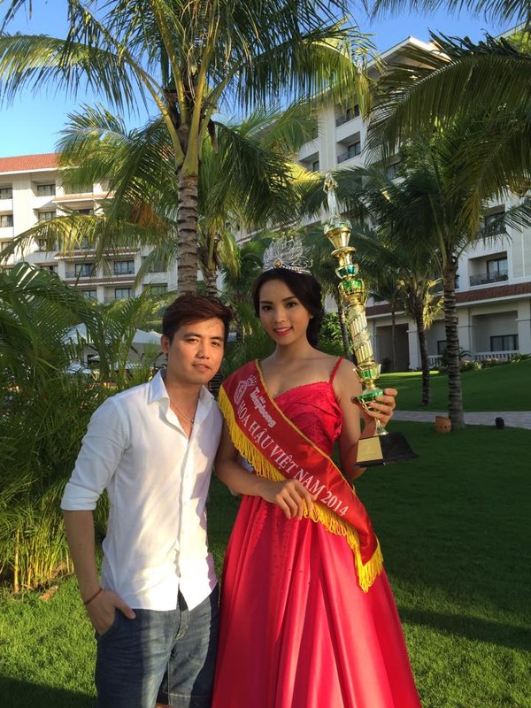 John Kim là chuyên gia trang điểm cho Nguyễn Cao Kỳ Duyên trong suốt thời gian cô tham dự cuộc thi Hoa hậu Việt Nam 2014.