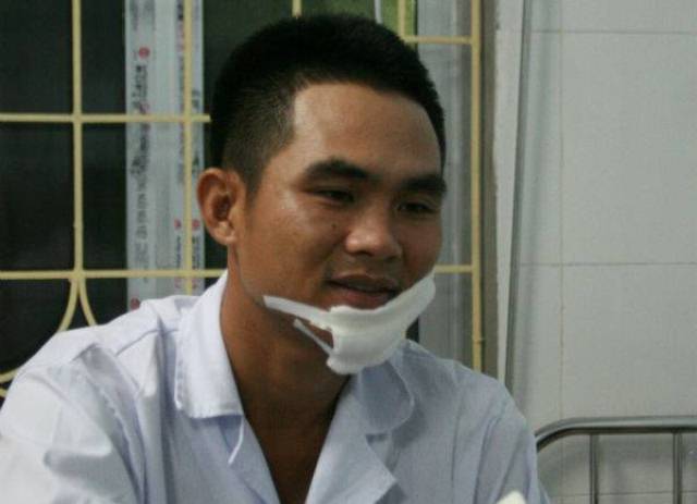 Thiếu úy Võ Minh Hiếu tại Bệnh viện Quân y 103