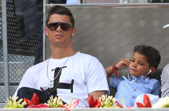 Cris Ronaldo không muốn con trai biết mẹ để