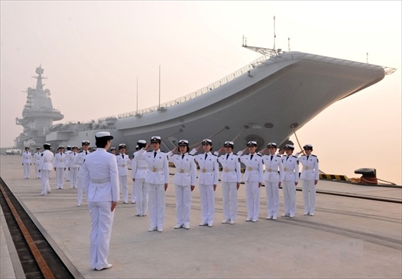 China Daily cũng đã liệt kê những tàu trong biên đội bảo vệ Liêu Ninh: 2 tàu khu trục tên lửa Thẩm Dương và Thạch Gia Trang cùng 2 tàu hộ vệ tên lửa Yên Đài và Duy Phường - không đủ sức bảo vệ Liêu Ninh. Kích thước nhỏ hơn, vũ khí ít hơn tàu cùng loại của nước ngoài chính là điểm yếu quá lớn của tàu khu trục Trung Quốc, theo giáo sư Li Li của Trường Đại học Quốc phòng Trung Quốc.