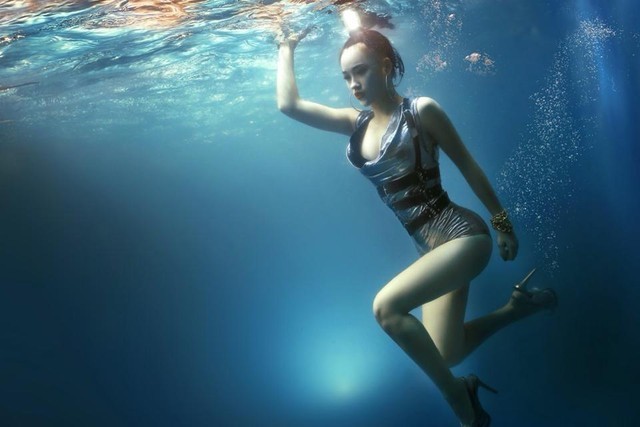 DJ cực sexy quyến rũ trong bộ ảnh dưới nước