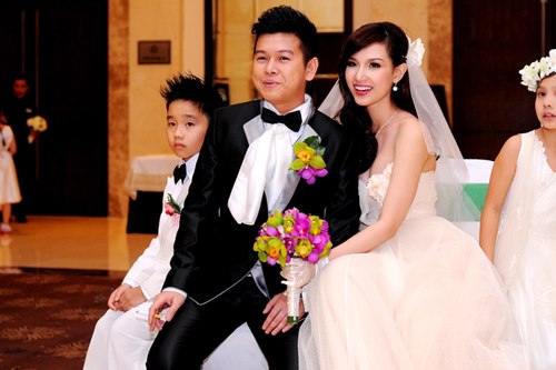 Đầu năm 2012, đám cưới của ông Chương với hot girl đã đốt nóng đường phố Sài Gòn khi lễ rước dâu được thực hiện bởi toàn những siêu xe hàng đầu.