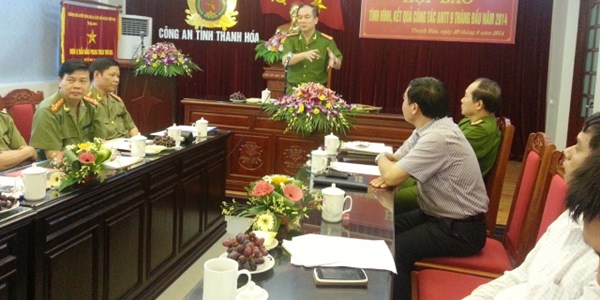 Đại tá Nguyễn Văn Bính, Phó giám đốc Công an tỉnh Thanh Hóa chủ trì cuộc họp báo chiều 29.8.