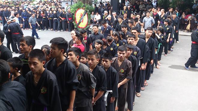 Hàng nghìn đệ tử đến tiễn đưa Trưởng môn võ Bình Định Gia Trần Hưng Quang về nơi an nghỉ cuối cùng.