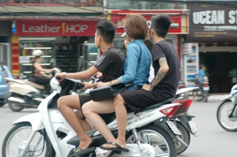 Hình ảnh xấu về ý thức tham gia giao thông ở Việt Nam.