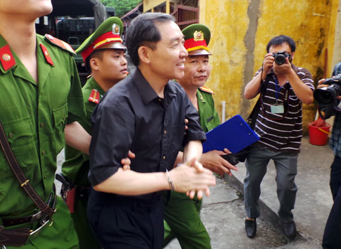 Dương Chí Dũng có mặt trong phiên xử em trai