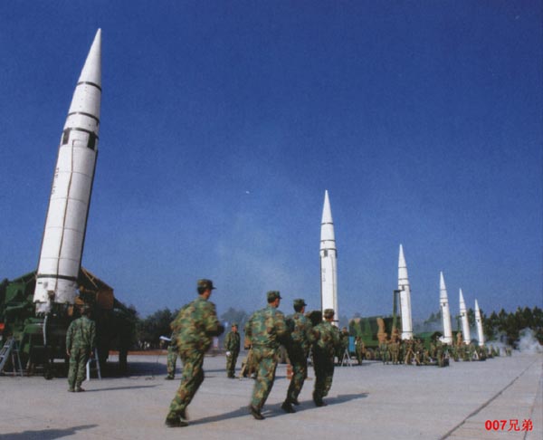 Theo một nguồn tin từ tình báo Mỹ, hơn 1.000 tên lửa DF-15 đã được triển khai, đặt toàn bộ Đài Loan vào trong tầm bắn của nó.