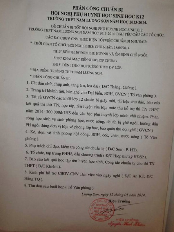 Thông báo của nhà trường yêu cầu học sinh đóng tiền chống trượt 300 nghìn đồng/ học sinh.