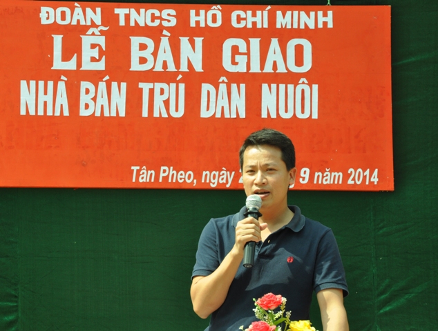 Nhà báo Bùi Ngọc Hải phát biểu tại buổi lễ