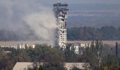 Sân bay Donetsk vẫn là điểm nóng chiến sự - nơi quân đội Kiev và phe ly khai giằng co nhau.