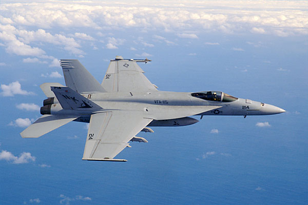 Tiêm kích trên hạm F/A-18 Super Hornet.