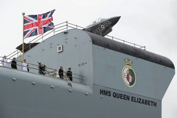 Mô hình chiếc F-35 trên tàu sân bay HMS Queen Elizabeth