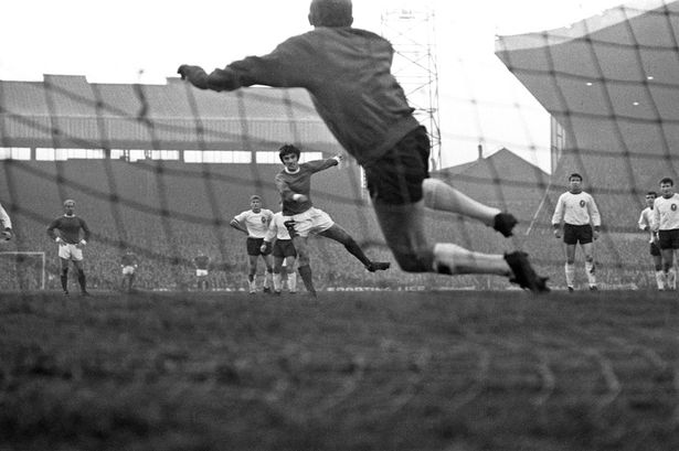 George Best từng giành Quả bóng vàng và cùng Man United vô địch cúp C1 năm 1968.
