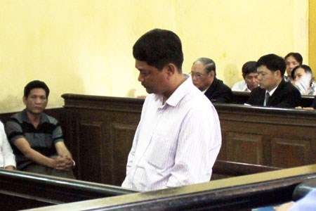 Bị cáo Nguyễn Tuyến Dũng tại tòa.